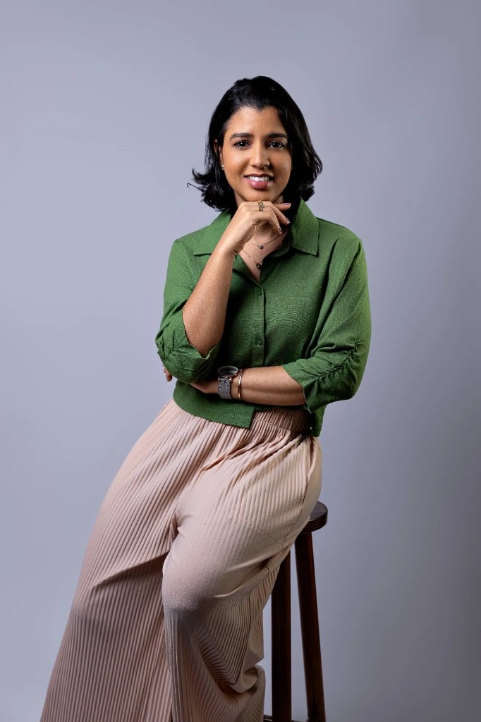 Marissa Cerqueira, advogada, sorrindo em retrato profissional